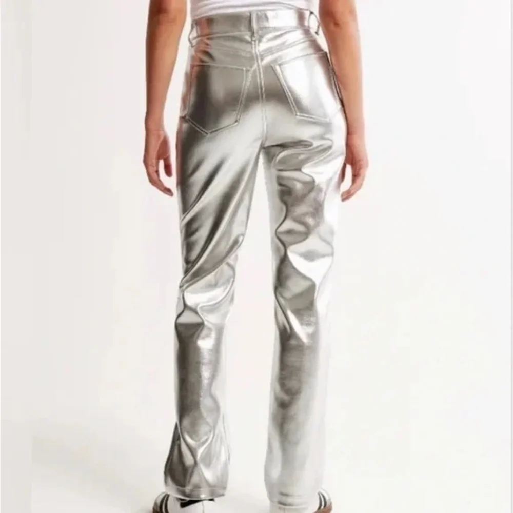 7 For All Mankind Silver Metallic  Coated Faux Leather Jeans Womes SIZE US Large - Picture 2 of 13